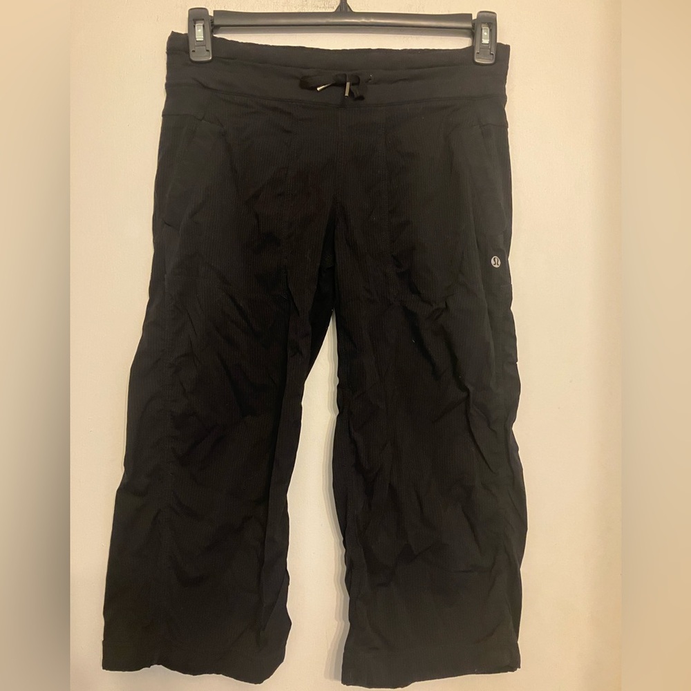 Lululemon athletica dance studio mid-rise crop size 6 black